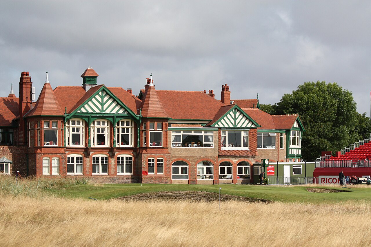 Royal Lytham & St Annes clubhouse and 18th green before the 2009 Women's British Open